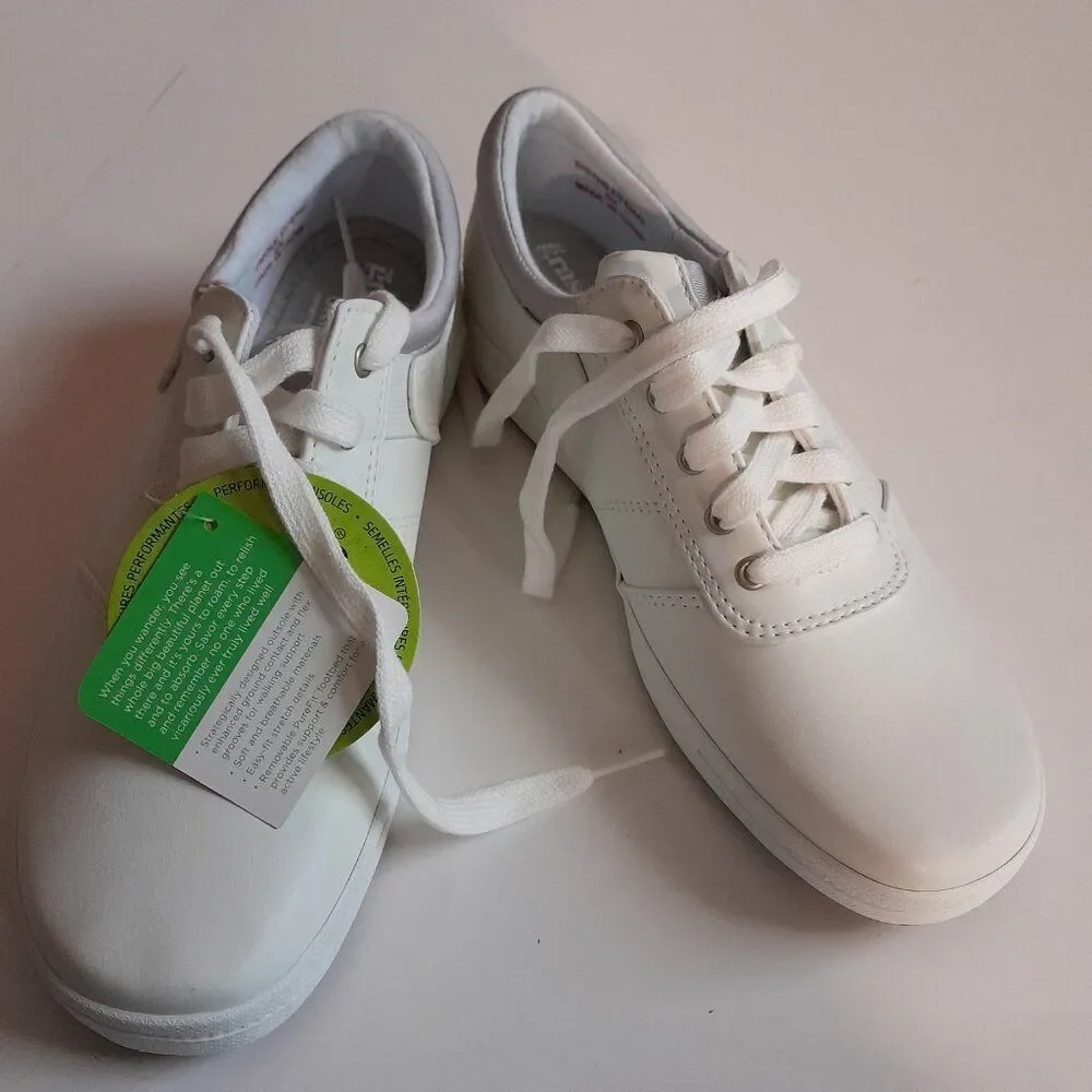 Universal Thread Canvas Tennis Shoes White Molly Size 6 Women’s NWT